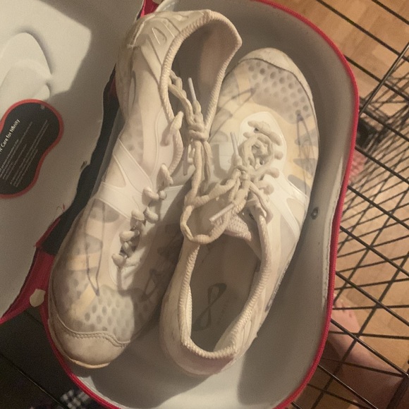Nfinity cheer shoes - Picture 2 of 3